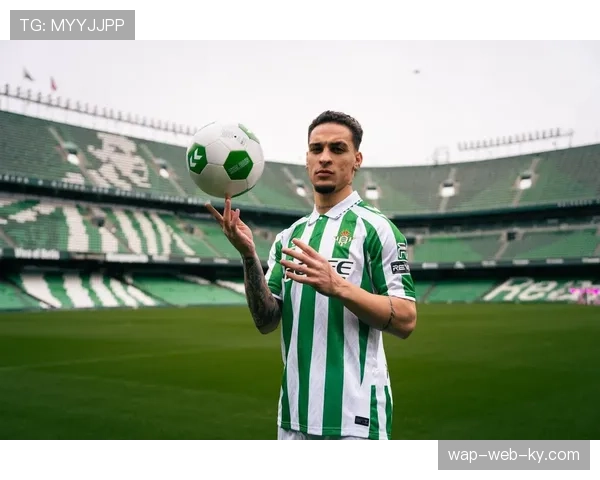 安东尼在贝蒂斯完成战术转型 从曼联弃将蜕变为右路自由人